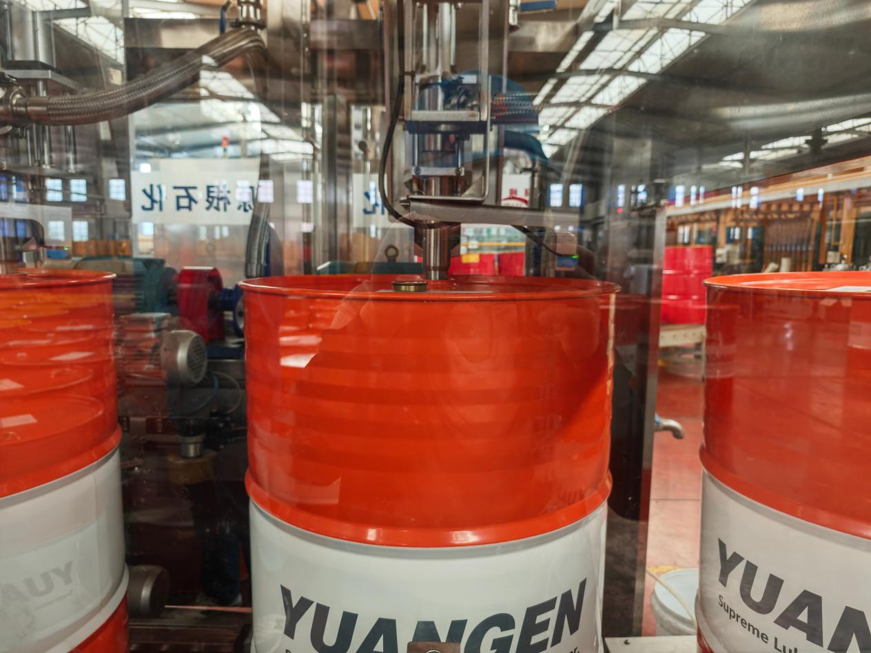Ligne automatisée de fabrication et de remplissage de lubrifiants YUANGEN pour huile moteur diesel et huile hydraulique